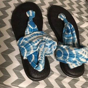 Sanuk Yoga Sling size 8 blue & white tie dye